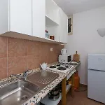 Apartment By The Sea Brela, Makarska - 16950 *