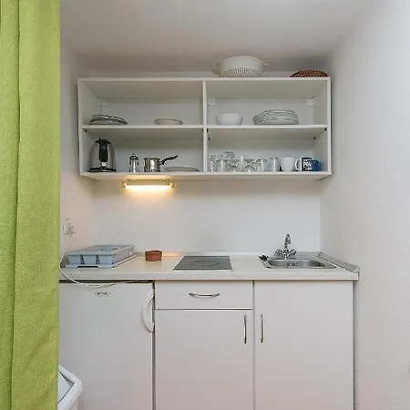 Apartment By The Sea Brela, Makarska - 16950 *