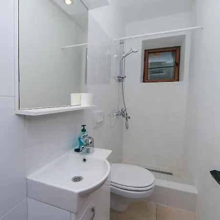 By The Sea Brela, Makarska - 16950 Apartment *