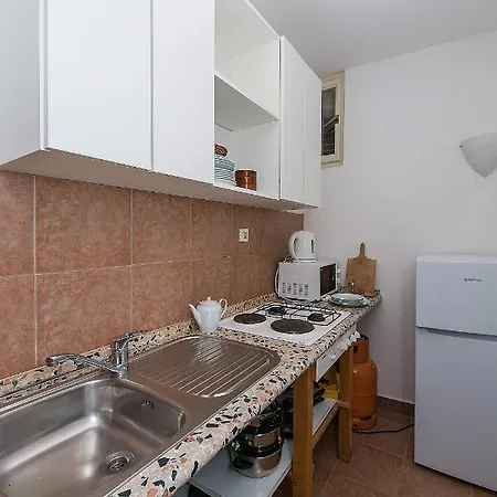 Apartment By The Sea Brela, Makarska - 16950 *