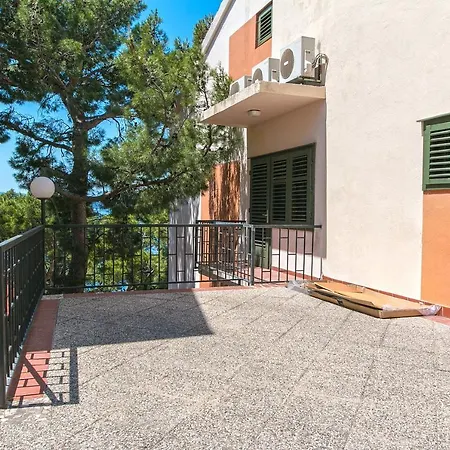 Apartment By The Sea Brela, Makarska - 16950 *